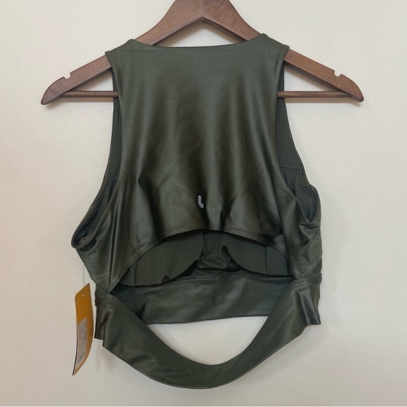 🌸 Lolë 🌸 cropped workout top/sports bra - Picture 5 of 10